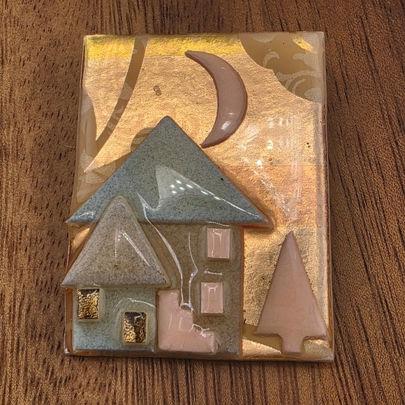Lucinda‎ House Pins Brooch Resin House Moon Tree Gold Accent 2 Inch - Picture 1 of 5